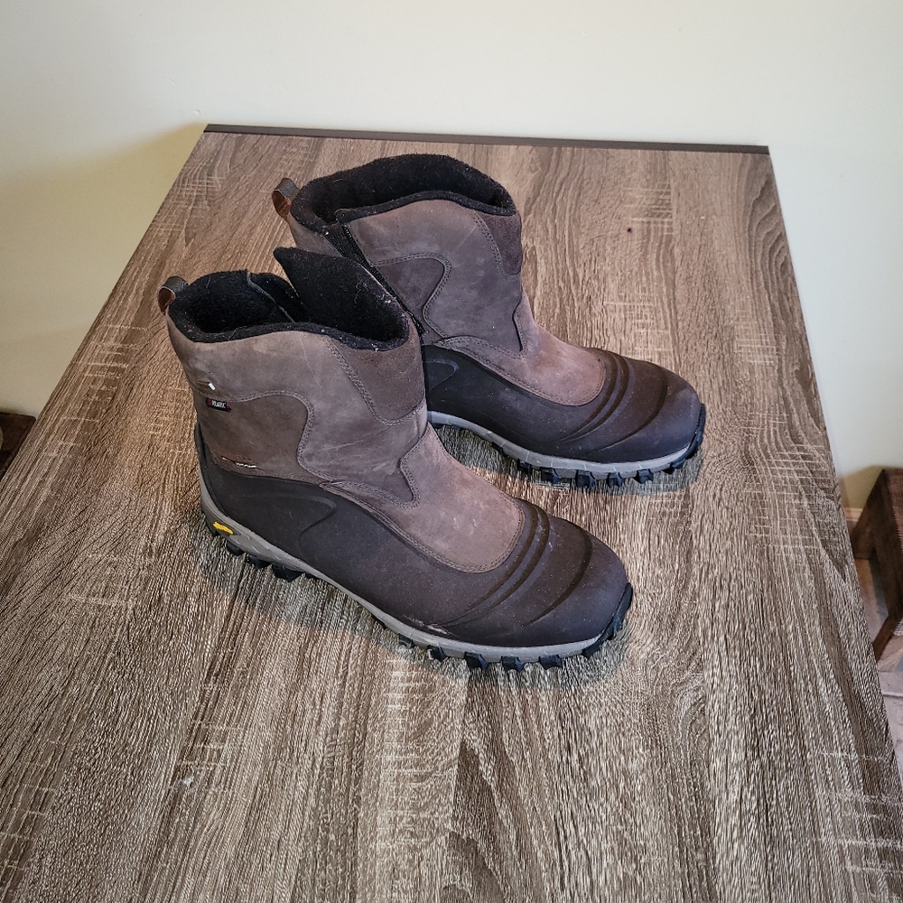 Boots - Picture 2 of 5